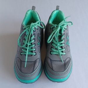 G DEFY Women's Gravity Defyer Mighty Walking Shoes Sneakers SZ 9 Gray Green